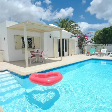 Puerto Del Carmen Sleeps 6 With Pool Вілла