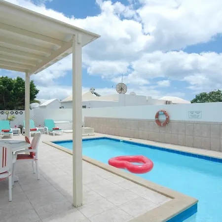 Вілла Puerto Del Carmen Sleeps 6 With Pool