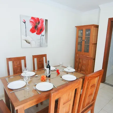 Vila Puerto Del Carmen Sleeps 6 With Pool