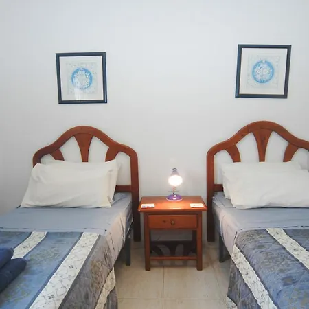 Vila Puerto Del Carmen Sleeps 6 With Pool