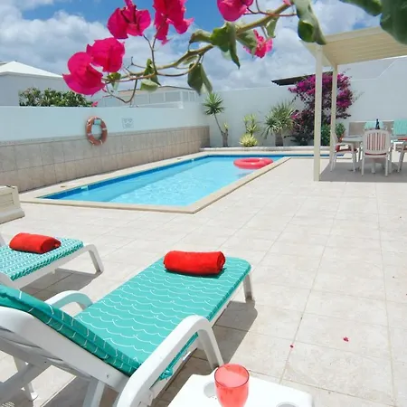 Vila Puerto Del Carmen Sleeps 6 With Pool *